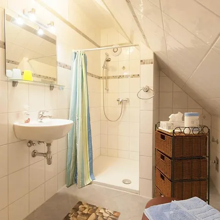 Reetdach_ferienhaus Mit Terrasse Kır Evi Groß Zicker